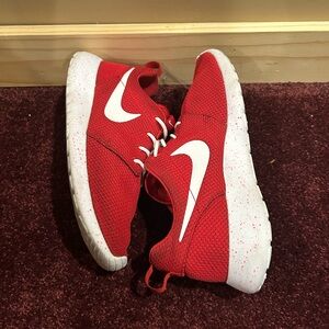 Nike Roshe One ‘Gym Red’